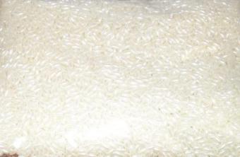 Rijstekorrels 250 gram. creme-wit.